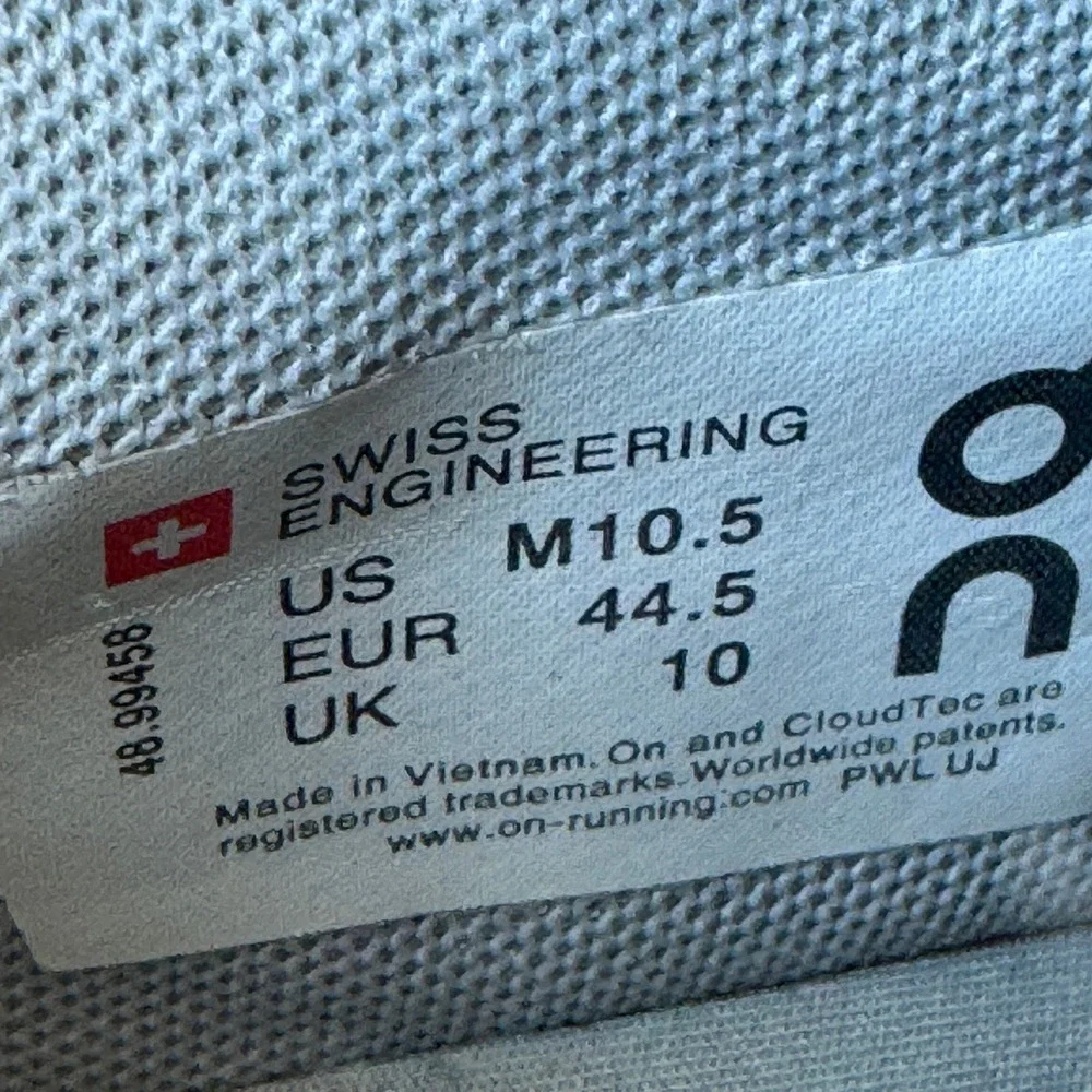 On Running The Roger Advantage Mens 10.5 White Grey Red Vegan Leather Sneakers